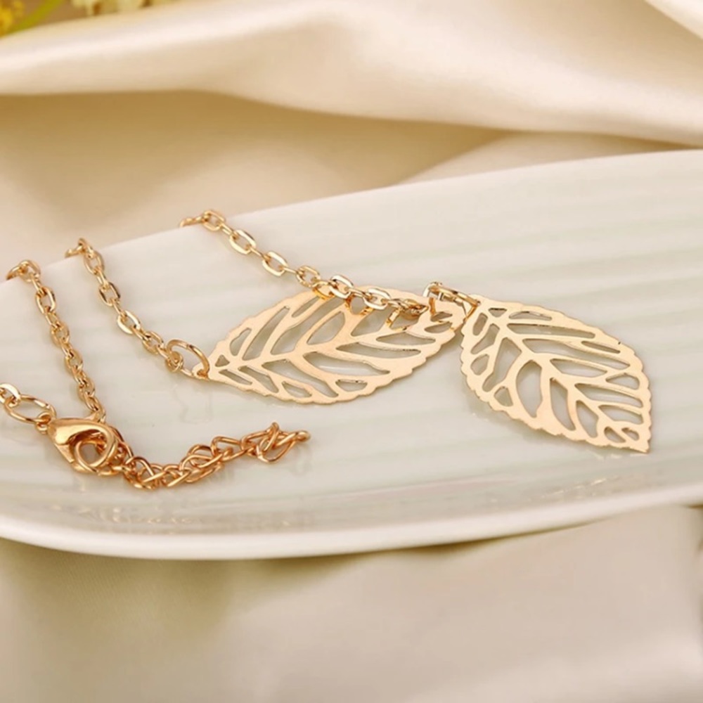 “Arya” Unique Boho Minimalist Leaf Dangle Necklace - Picture 8 of 8